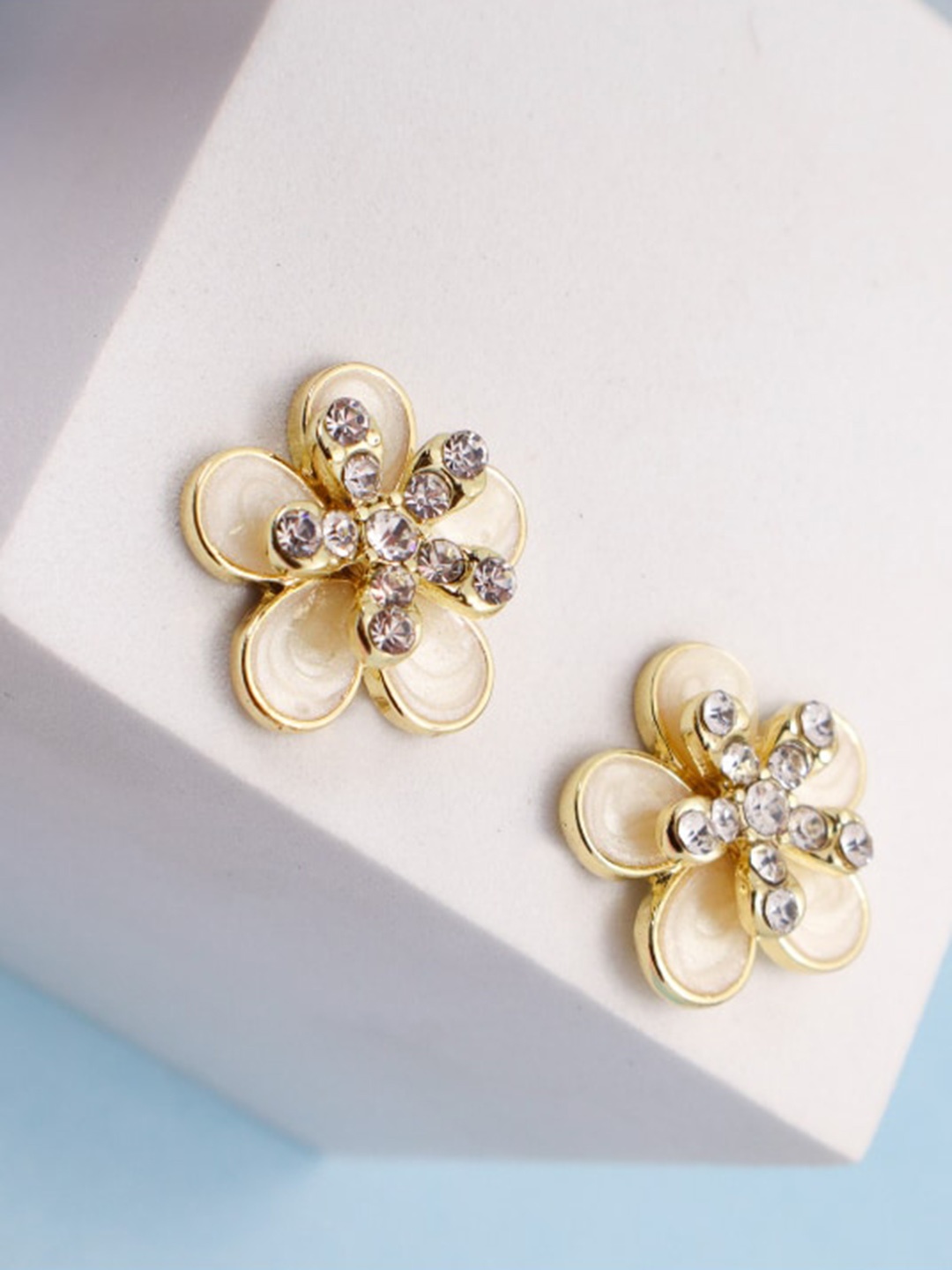 

SALTY Gold-Plated Floral Studs Earrings