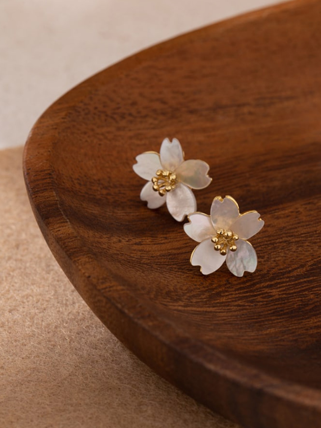 

SALTY Alloy Floral Contemporary Stud Earrings, Gold