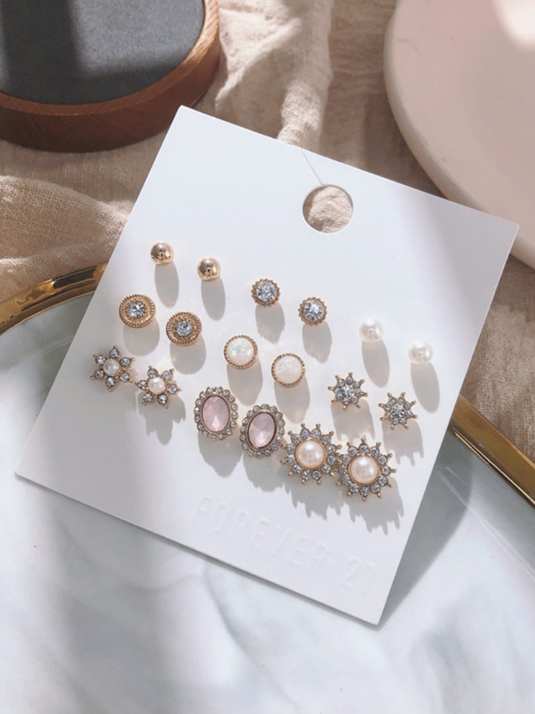 

SALTY Set Of 9 Contemporary Studs Earrings, White