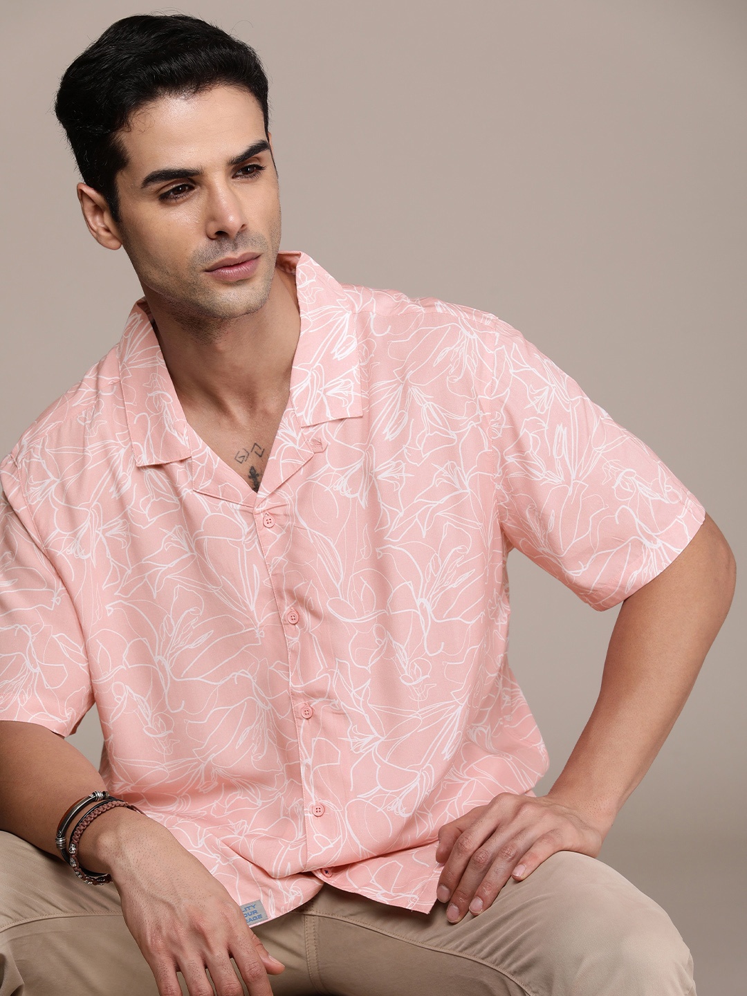 

FORCE IX Men Floral Printed Cuban Collar Casual Shirt, Pink
