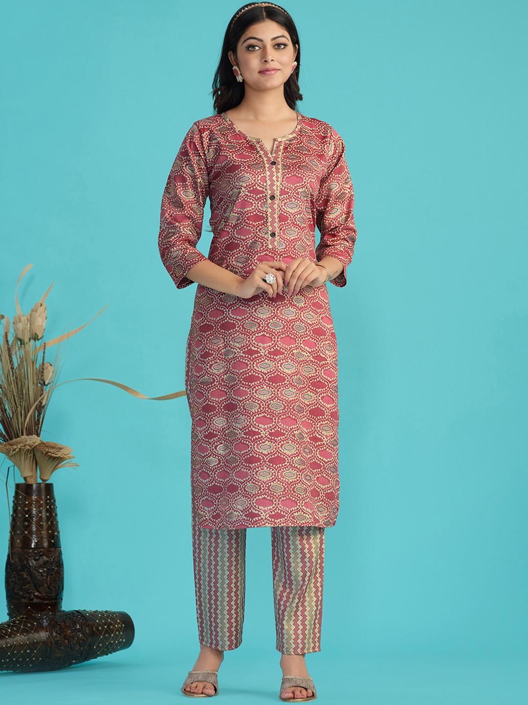 

Sangria Red & Grey Ethnic Motifs Printed Straight Kurta With Trouser