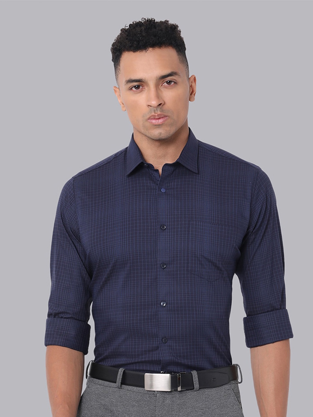 

Van Heusen Slim Fit Checked Formal Shirt, Navy blue