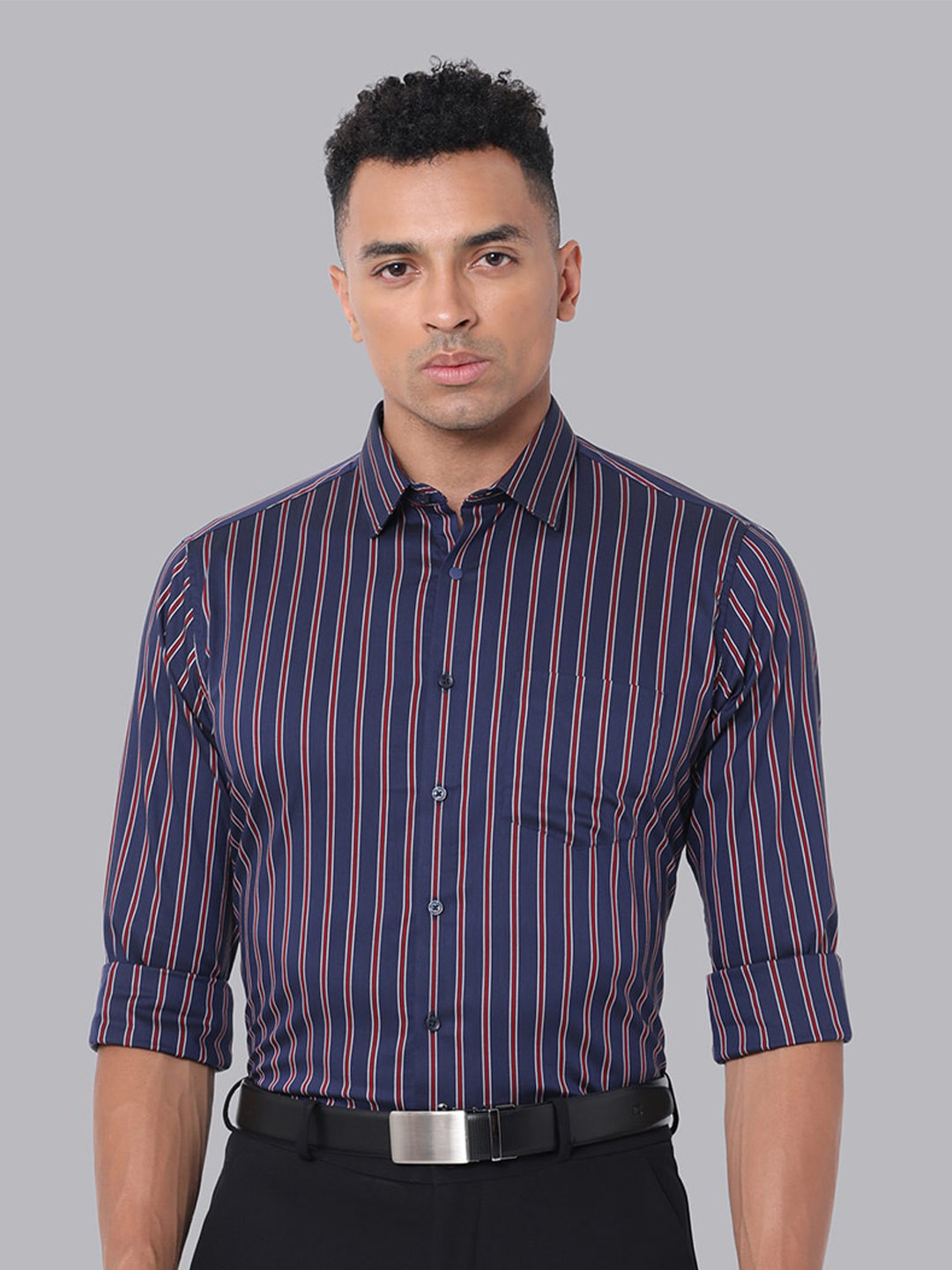 

Van Heusen Slim Fit Vertical Striped Formal Shirt, Navy blue