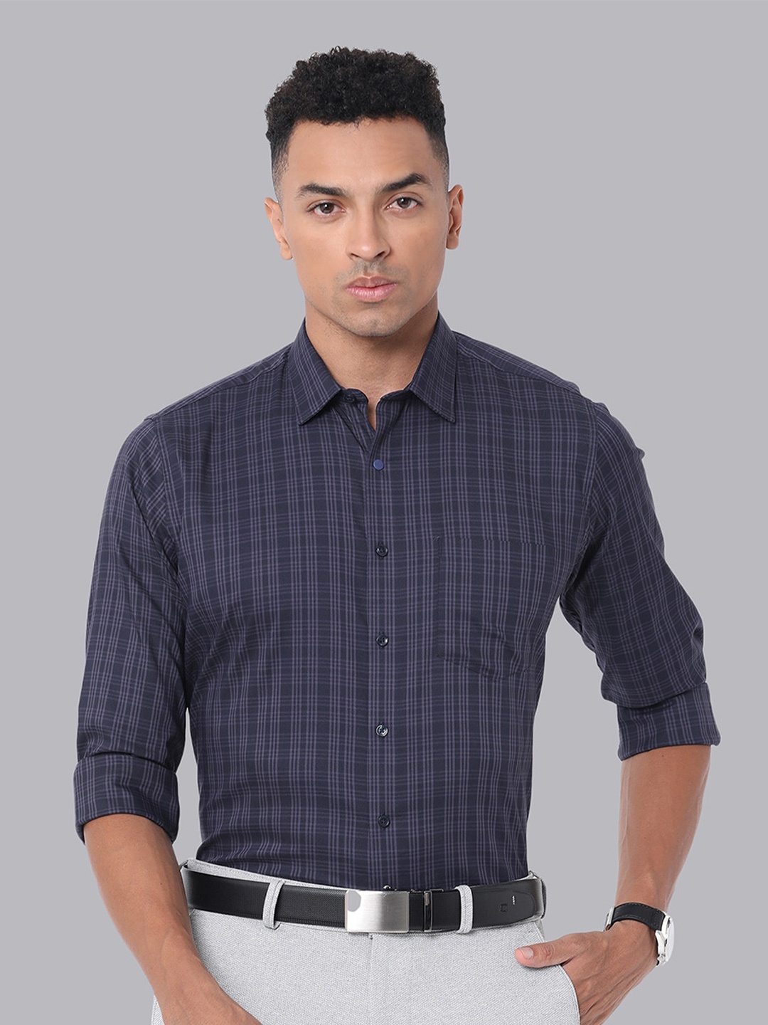 

Van Heusen Slim Fit Checked Formal Shirt, Navy blue