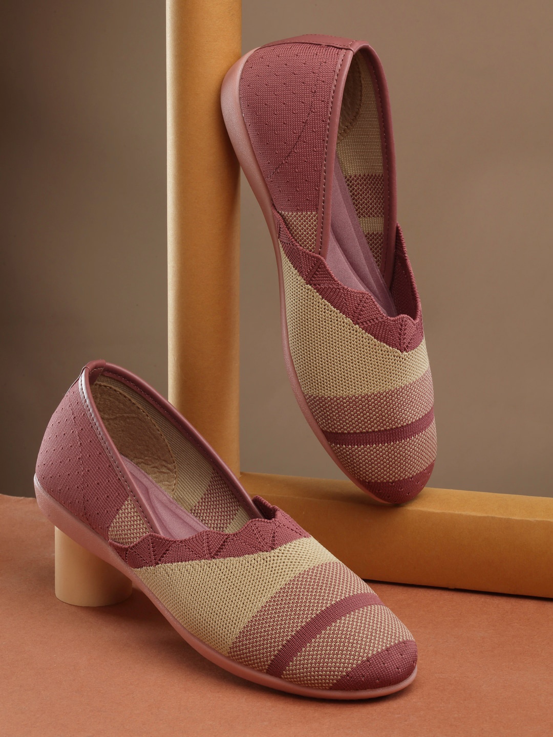

sneakers villa Women Woven Design Mojaris, Peach