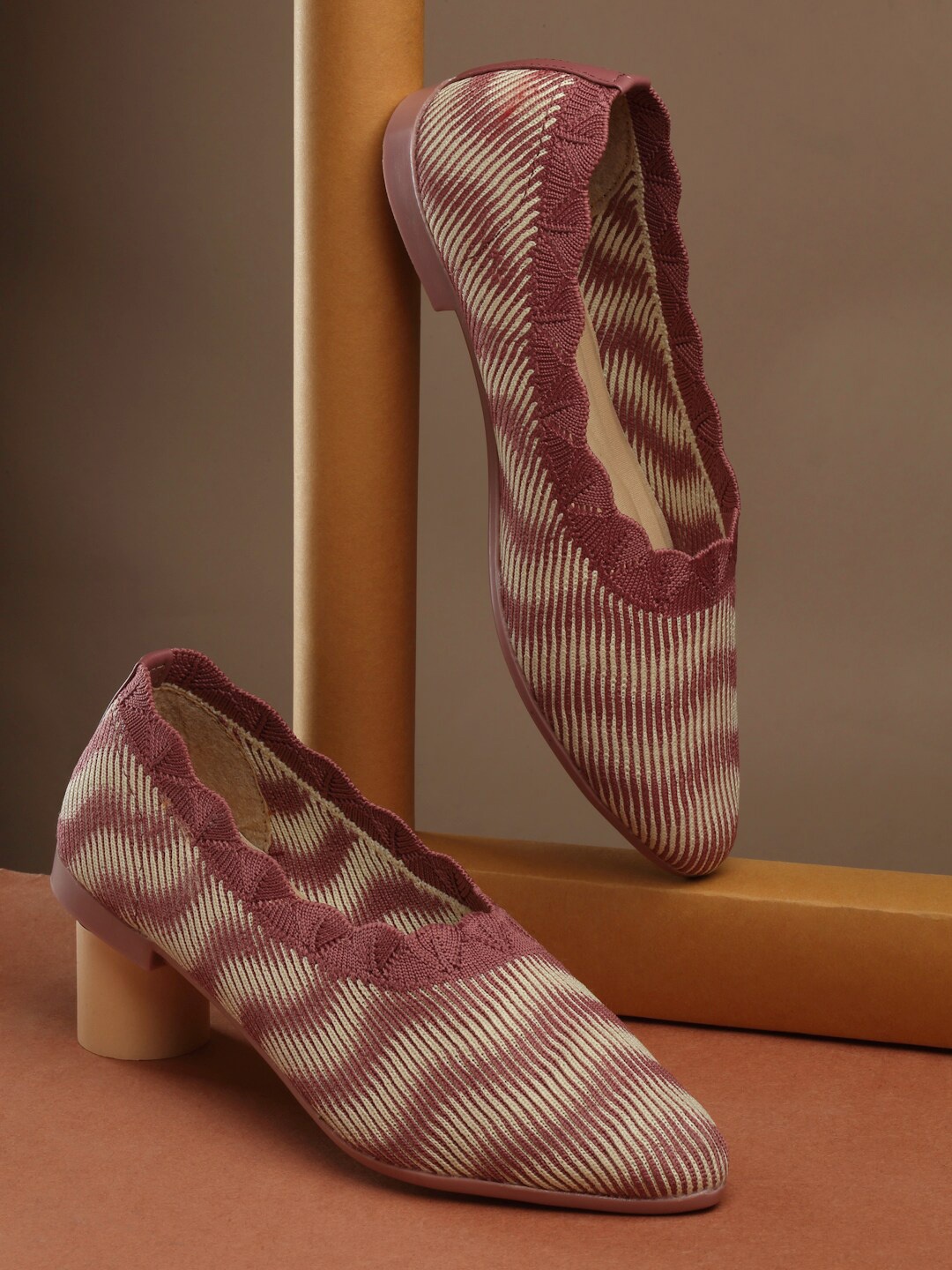 

sneakers villa Pointed Toe Textured Ballerinas, Mauve