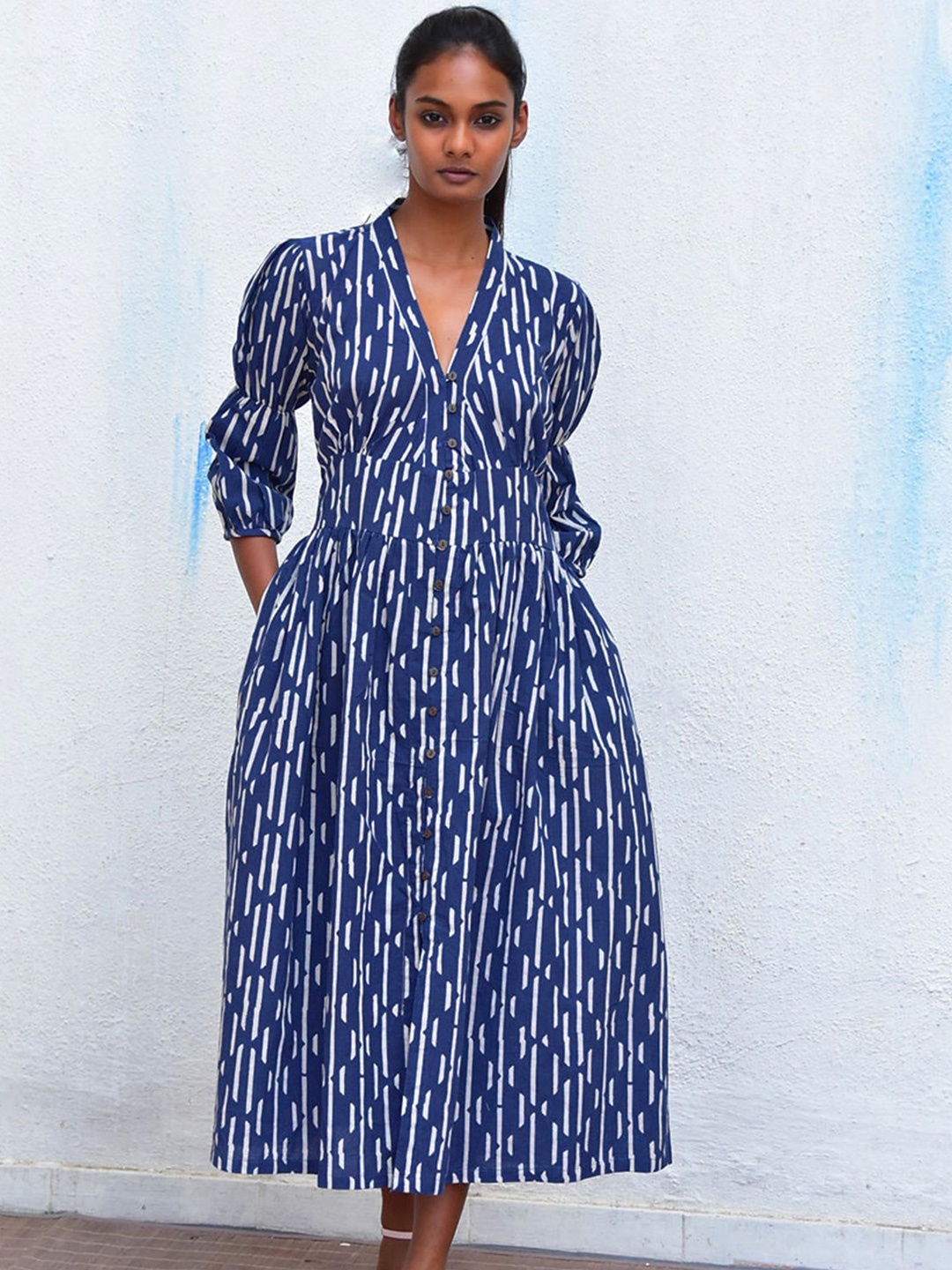 

Chidiyaa V-Neck Print Fit & Flare Midi Cotton Dress, Blue