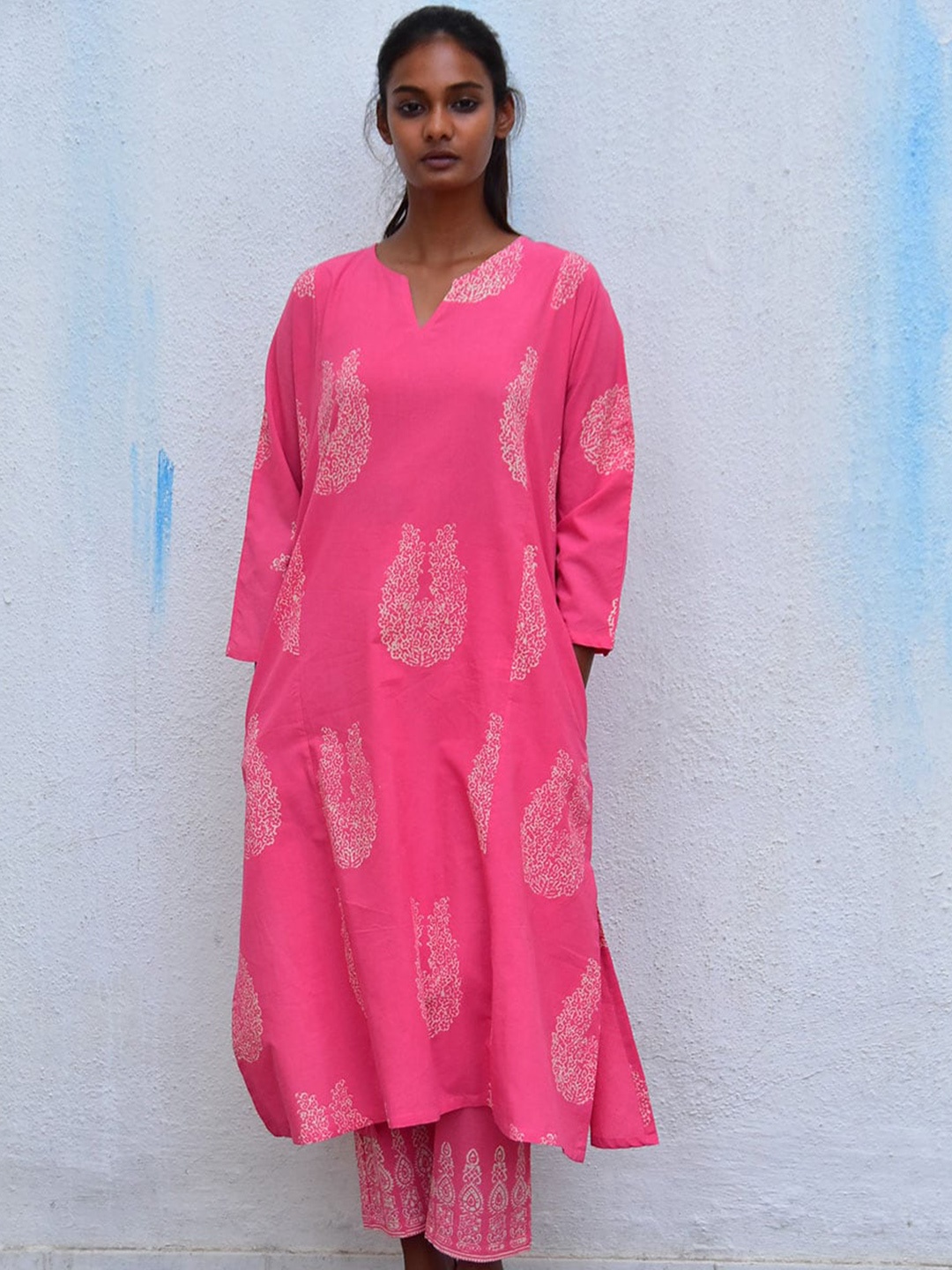 

Chidiyaa Ethnic Motifs Printed A-Line Pure Cotton Kurta with Trousers, Pink