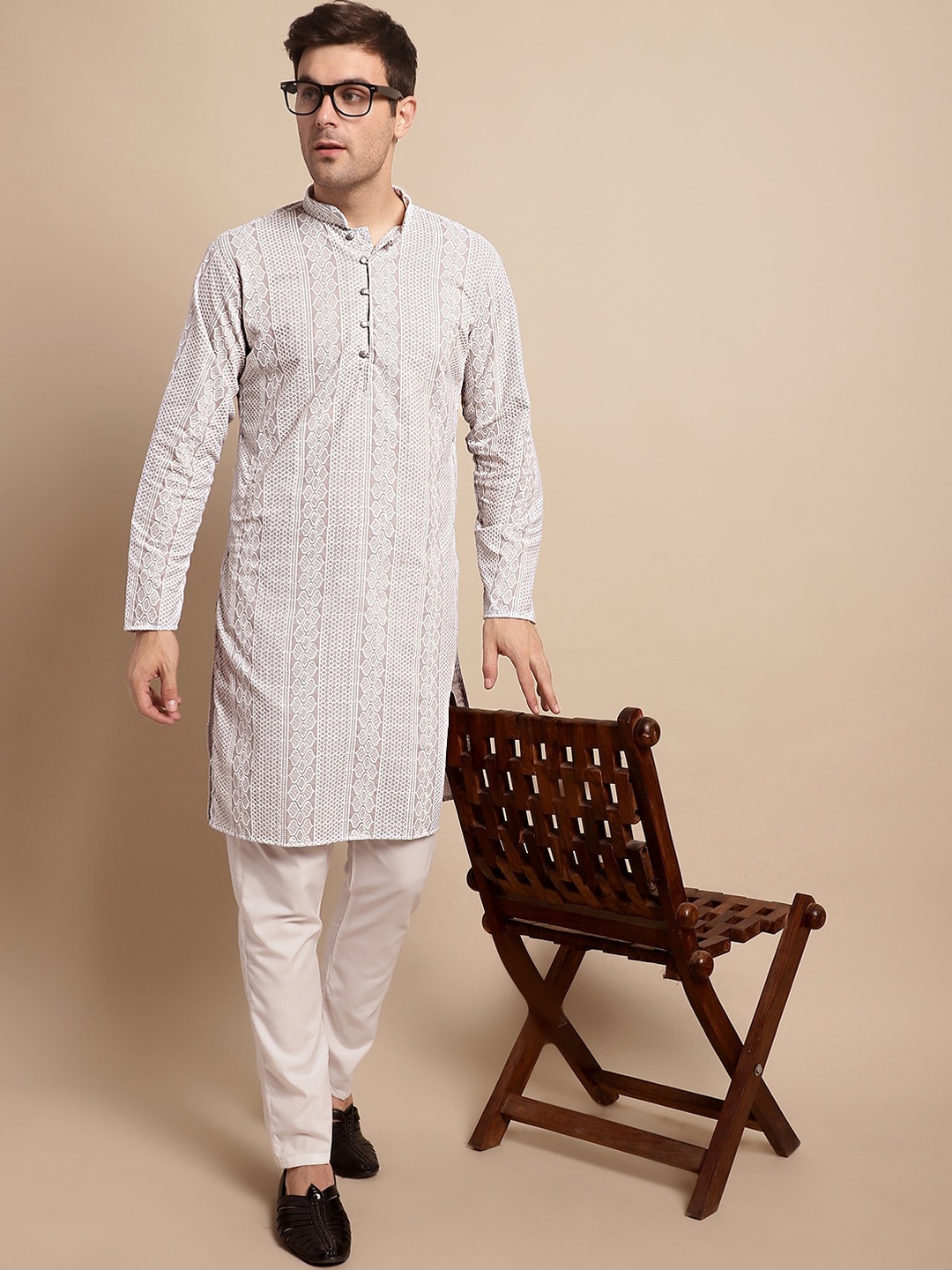 

Anouk Men Ethnic Motifs Embroidered Chikankari Pure Cotton Kurta with Pyjamas, Grey