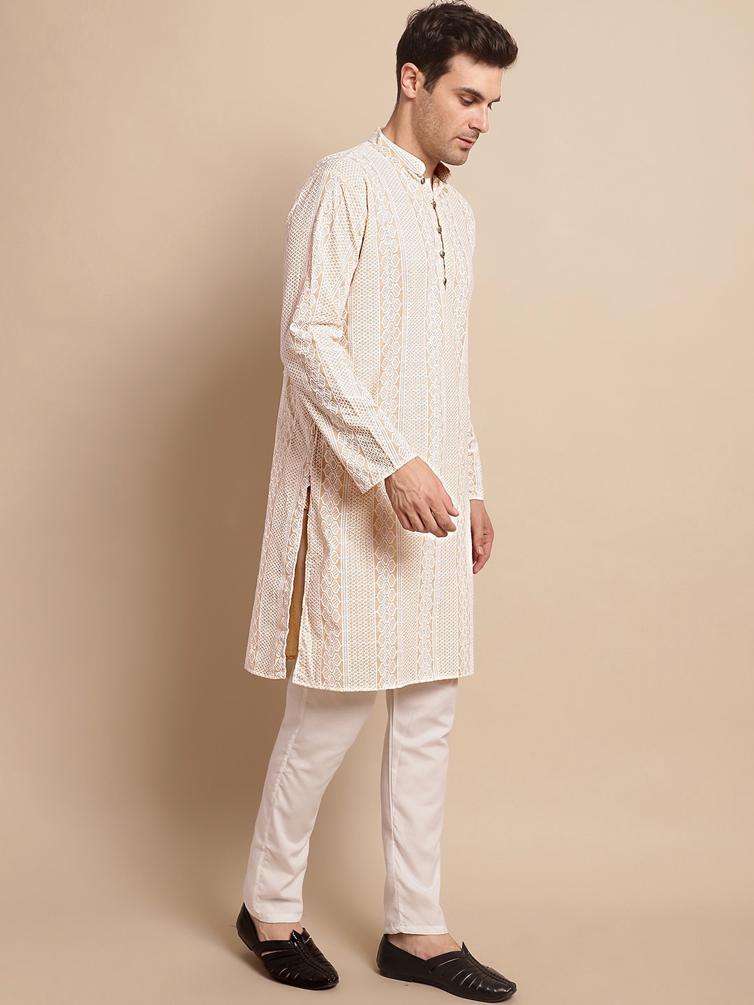 

Anouk Beige & White Ethnic Motifs Embroidered Pure Cotton Kurta with Pyjamas