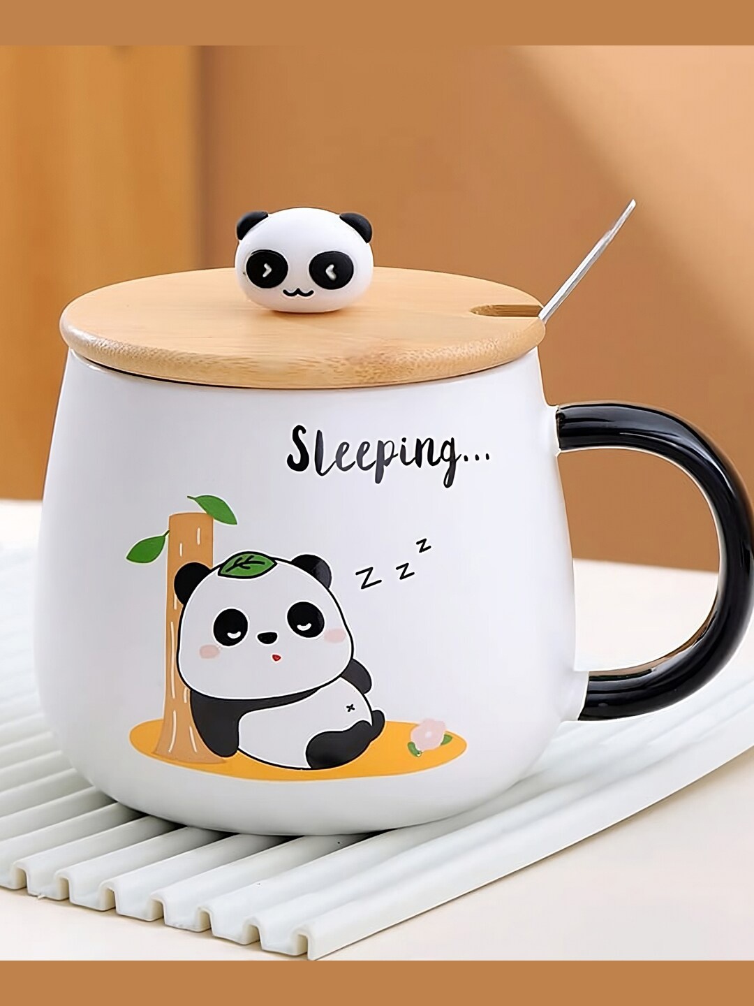 

BonZeaL White & Beige Printed Ceramic Glossy Mug With Lid And Spoon 430 ml