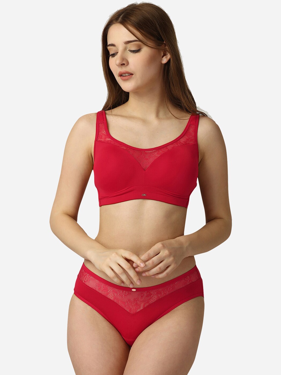 

SOIE Full Coverage Padded Bra and Mid Rise Brief With Lace Detailing-Sets, Red
