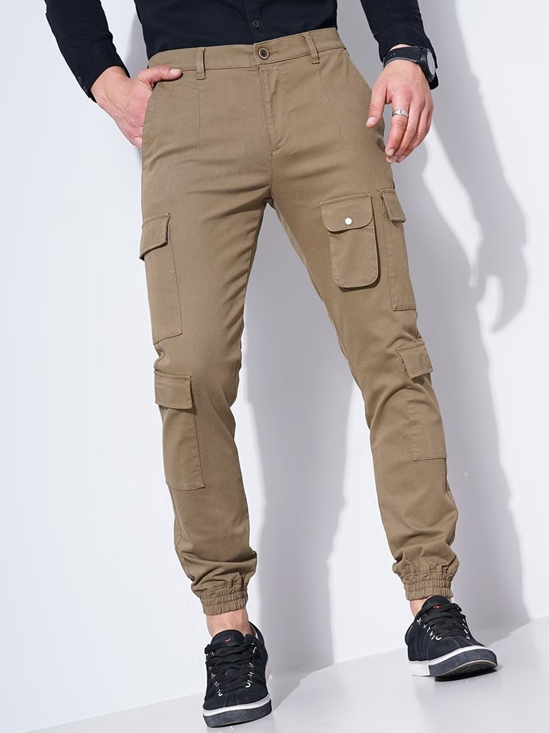 

British Club Men Smart Slim Fit Low-Rise Joggers, Brown