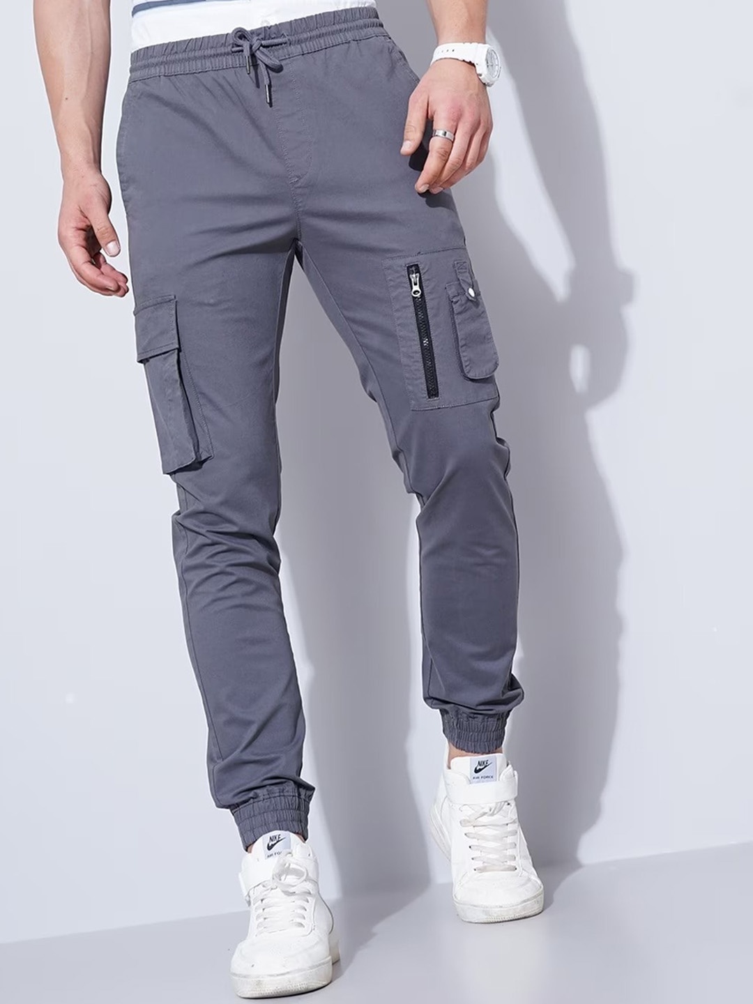 

British Club Men Smart Slim Fit Low-Rise Joggers, Grey