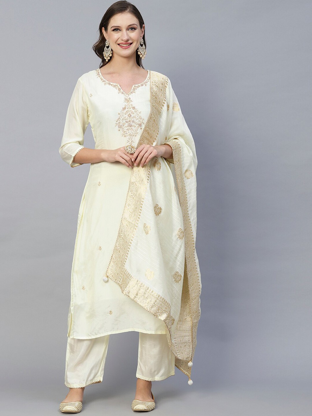 

FASHOR Cream-Coloured Embroidered Regular Zardozi Kurta With Trousers & Dupatta
