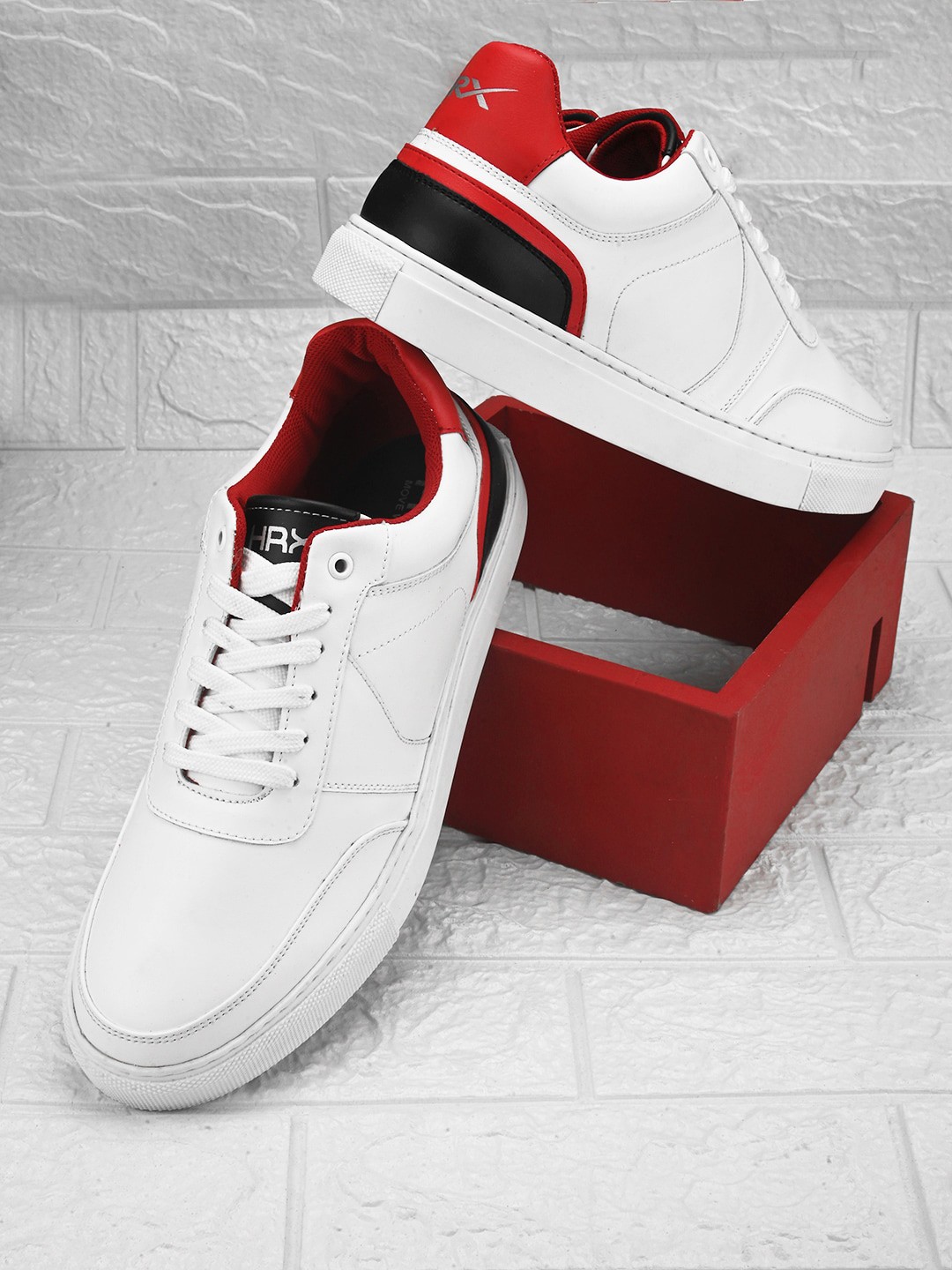 

HRX by Hrithik Roshan Men White & Red Textured Lightweight Comfort Insole Basics Sneakers