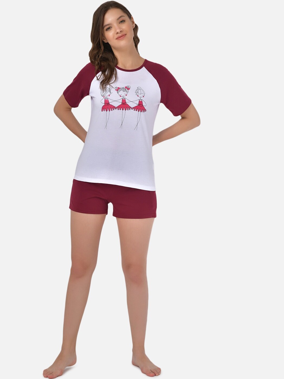 

Klamotten Graphic Printed T-shirt With Shorts Night suit, Maroon