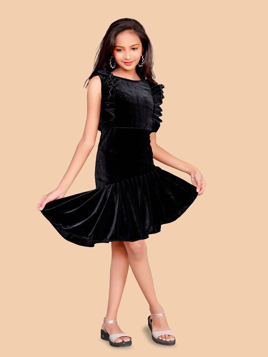 

APNISHA Girls Flutter Sleeves Velvet Drop-Waist Dress, Black