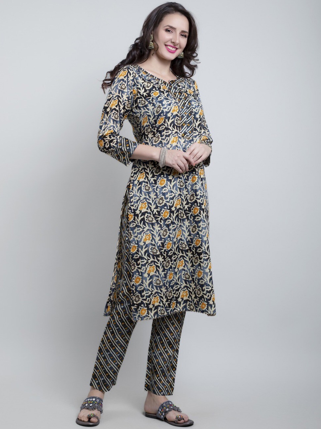 

GAJARAI Floral Printed Kurta With Trouser, Grey