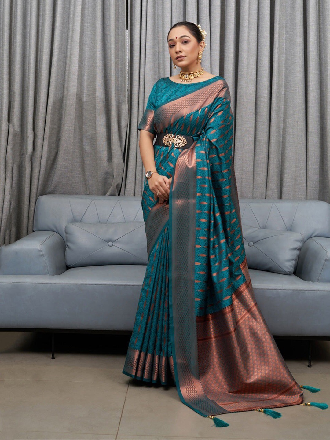 

KALINI Woven Design Zari Banarasi Saree, Teal
