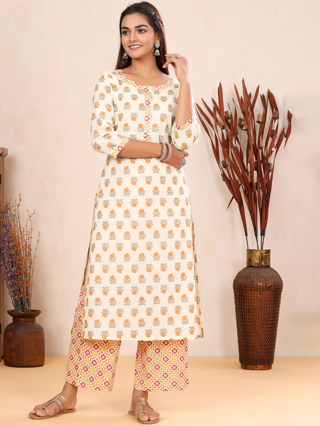 

mirari Floral Printed Regular Pure Cotton Kurta With Palazzos, Off white