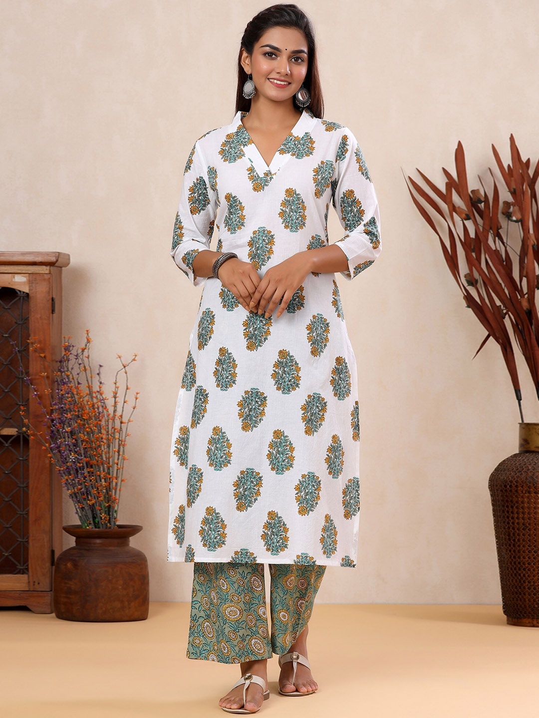 

mirari Floral Printed Regular Pure Cotton Kurta With Palazzos, White