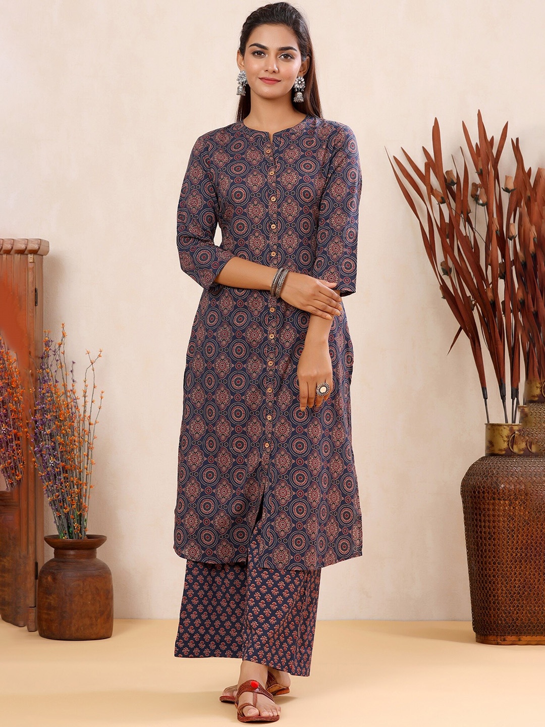

mirari Floral Printed Regular Pure Cotton Kurta with Palazzos, Grey