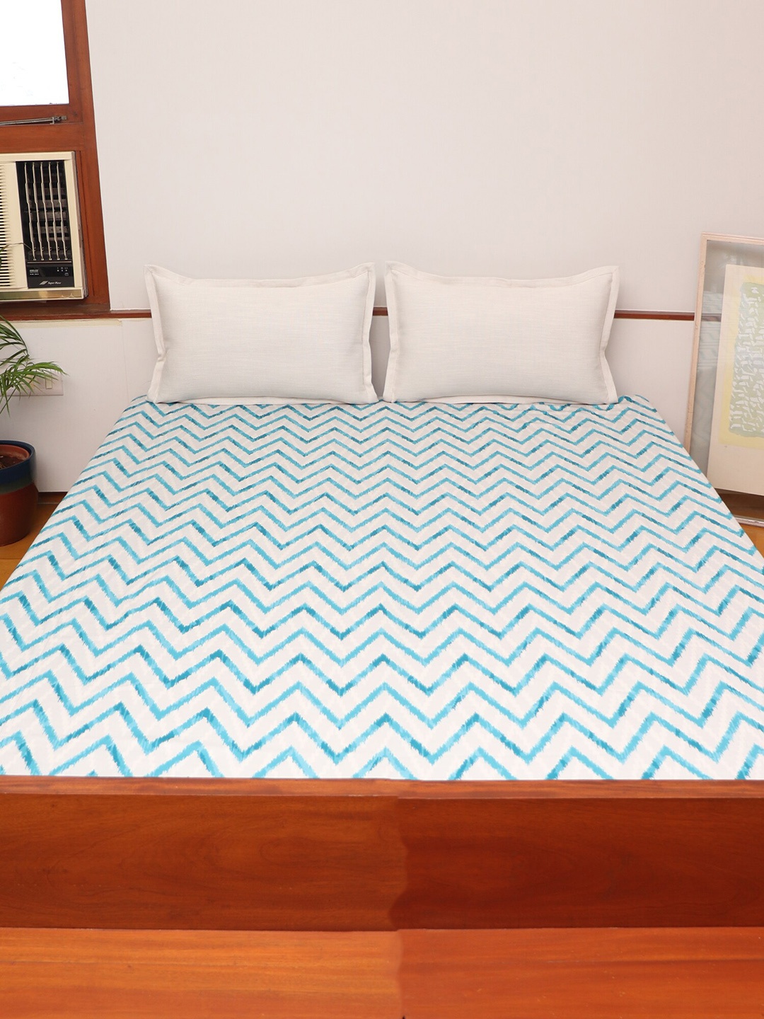 

ZEBA Blue & White Printed Double Queen Bed Cover With 2 Pillow Covers