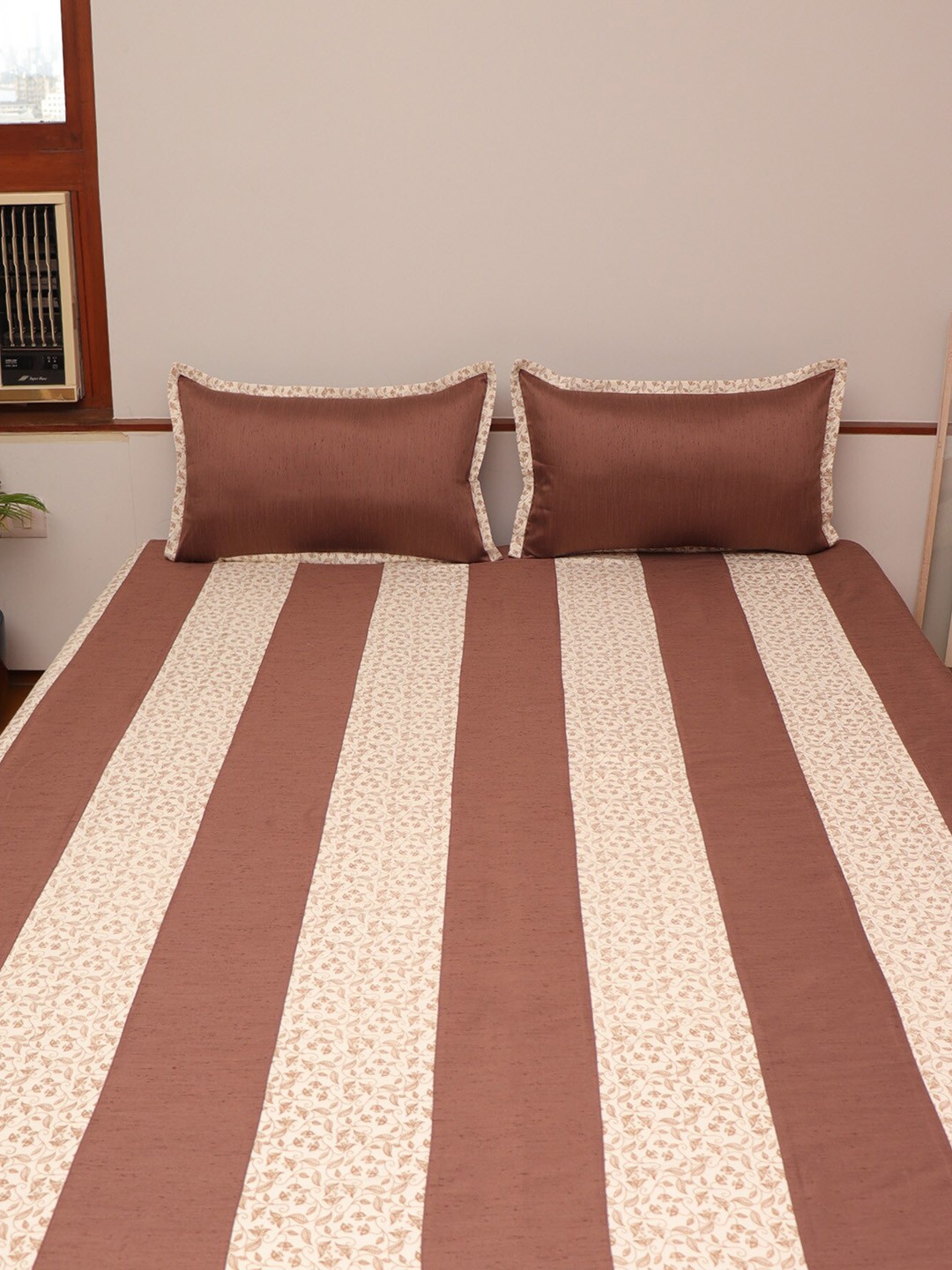 

ZEBA Brown Striped Double Queen Bed Cover With 2 Pillow Covers