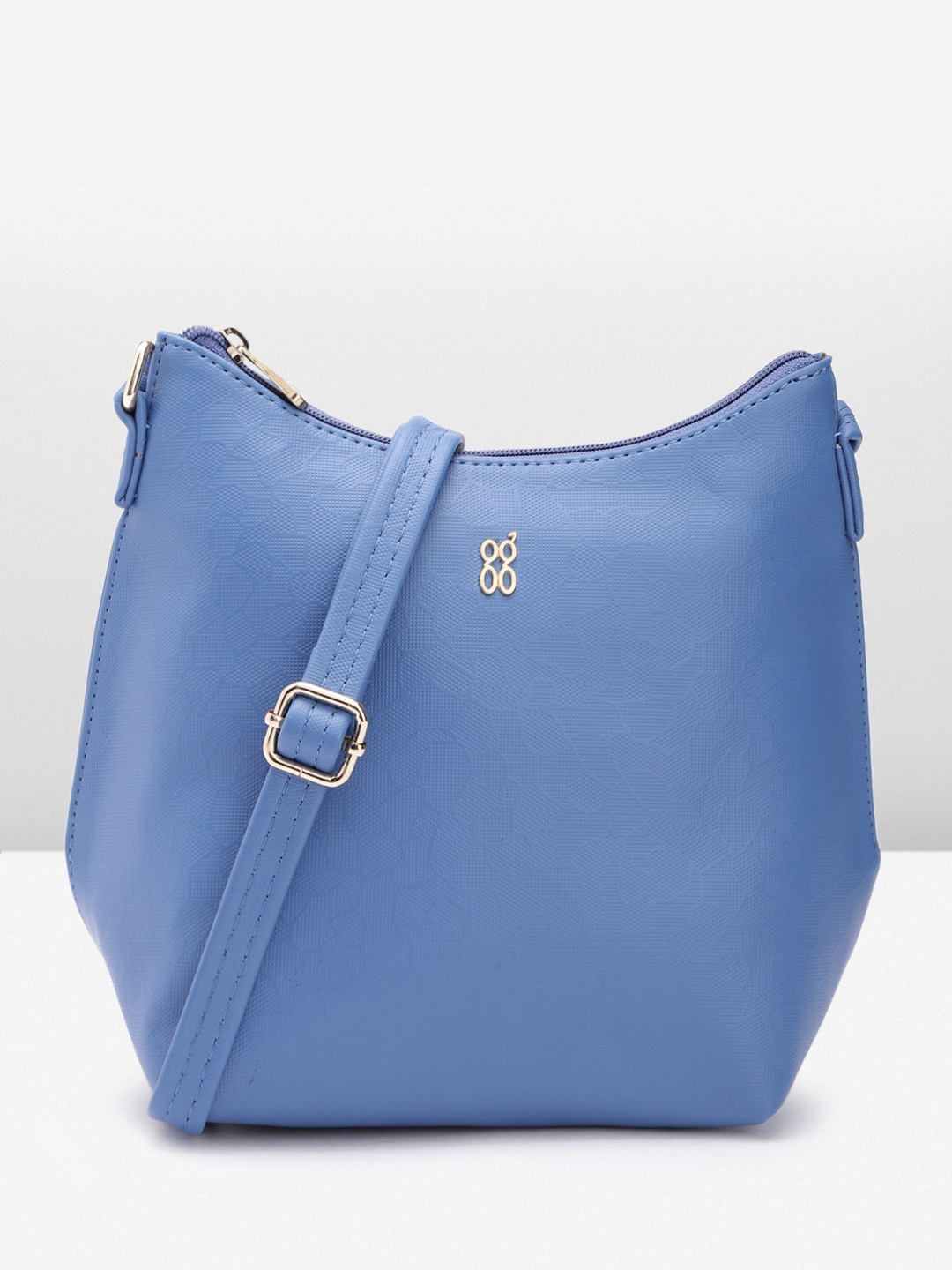 

Baggit Women Solid Sling Bag, Blue