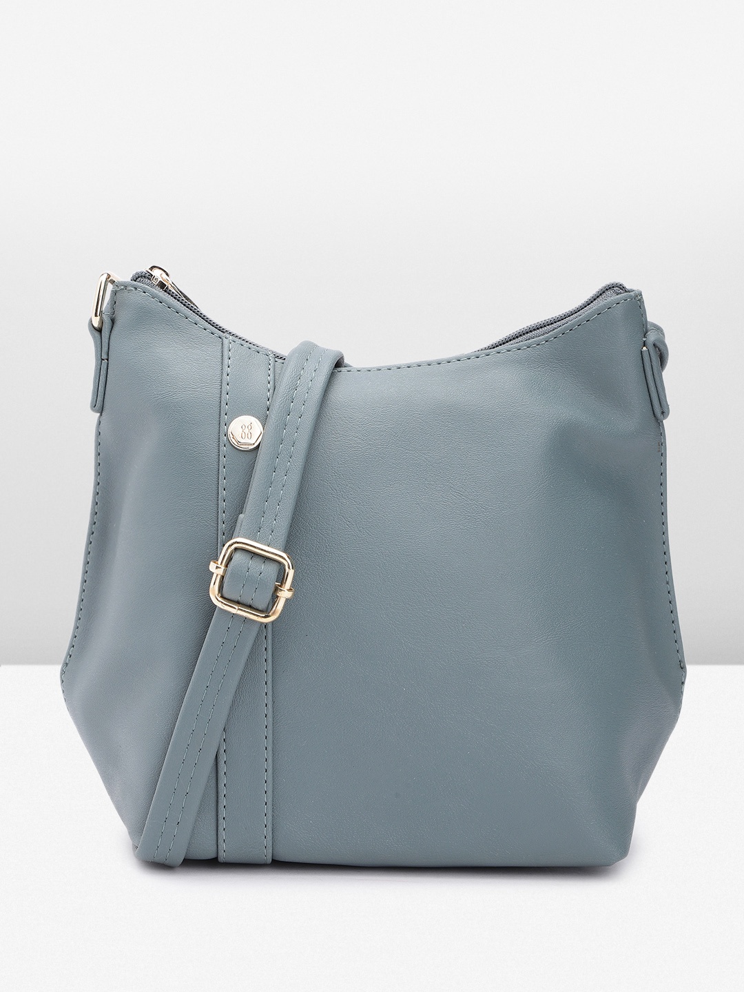 

Baggit Women Solid Sling Bag, Grey