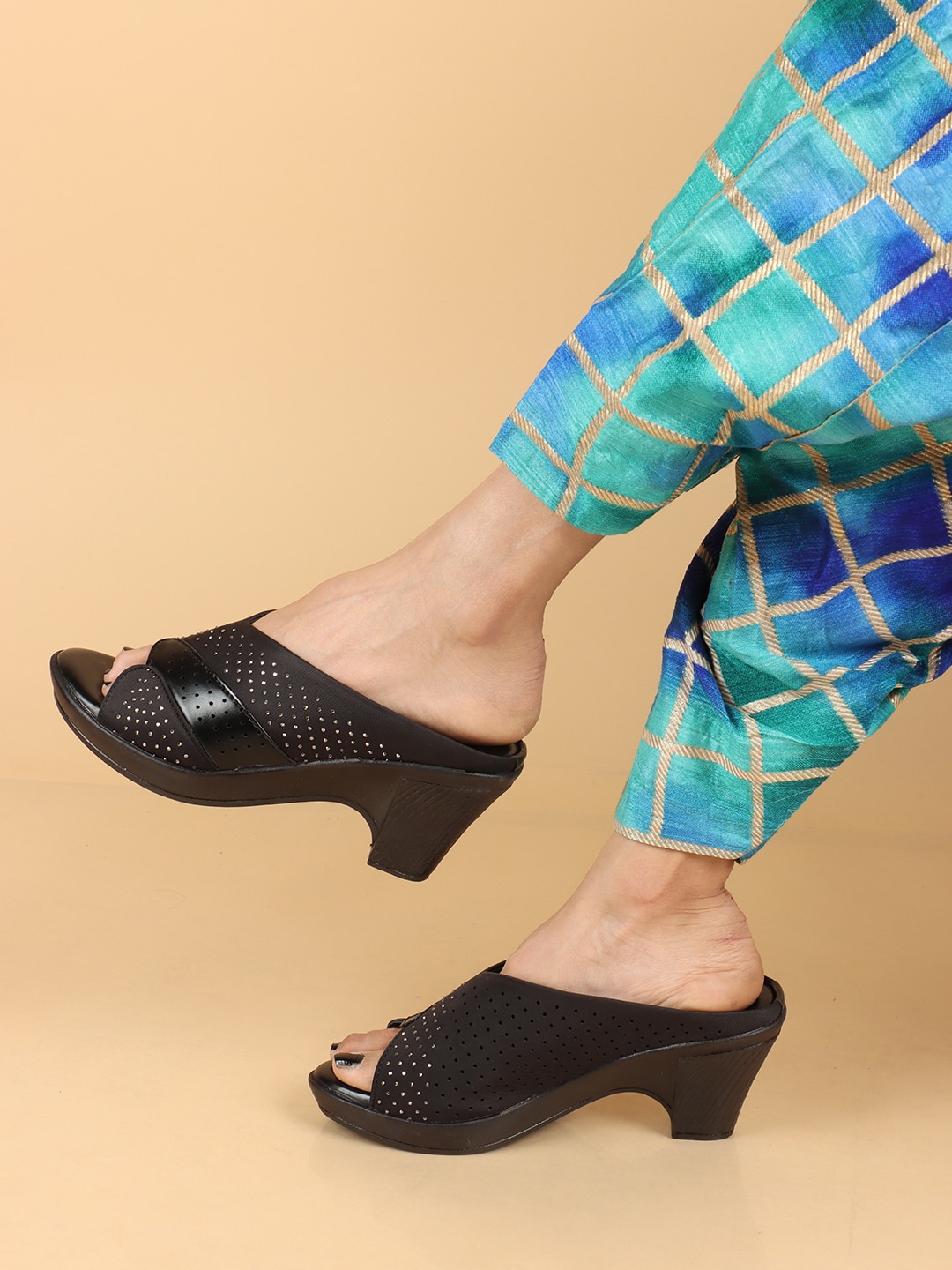 

XE Looks Embellished Platform Heel Mules, Black