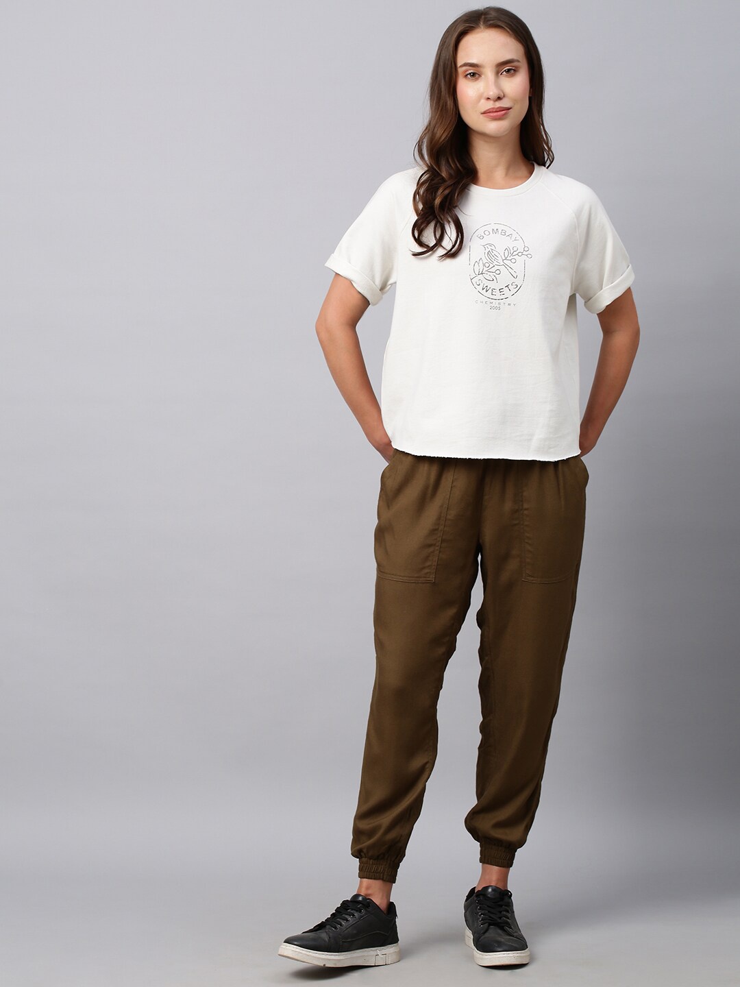 

Chemistry Graphic Printed T-shirt with Twill Joggers, White