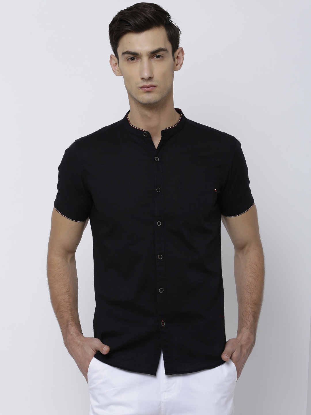 

LOCOMOTIVE Men Black Slim Fit Solid Casual Shirt