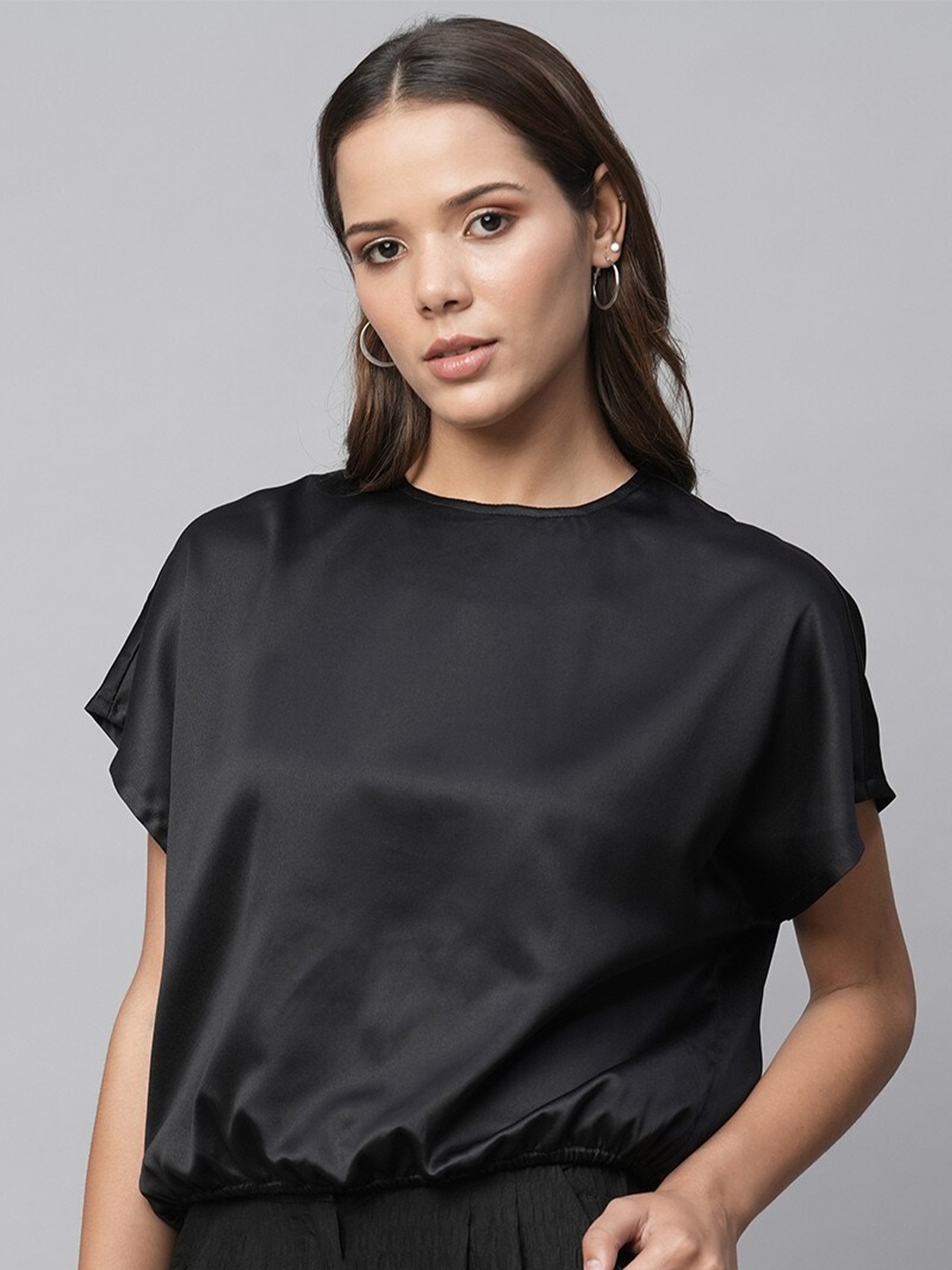 

Chemistry Round Neck Extended Sleeves Top, Black