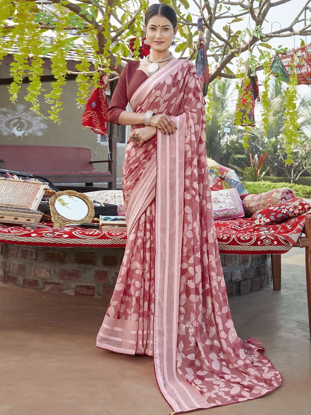 

Satrani Pink & Gold-Toned Floral Printed Poly Chiffon Saree