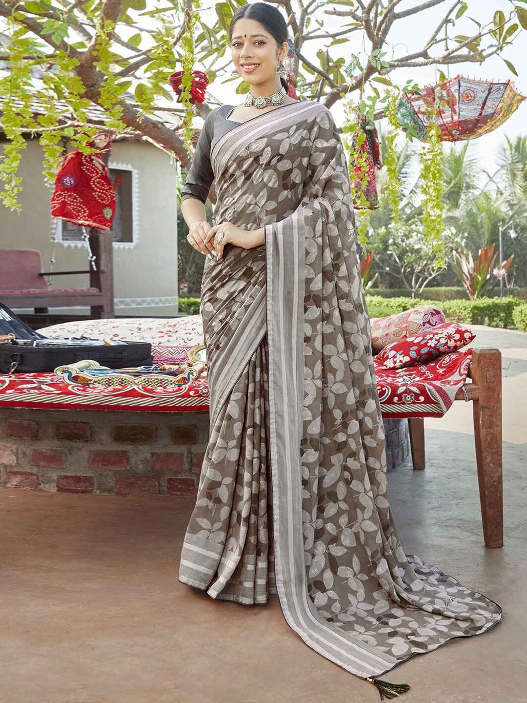 

Satrani Brown & Grey Floral Printed Poly Chiffon Saree