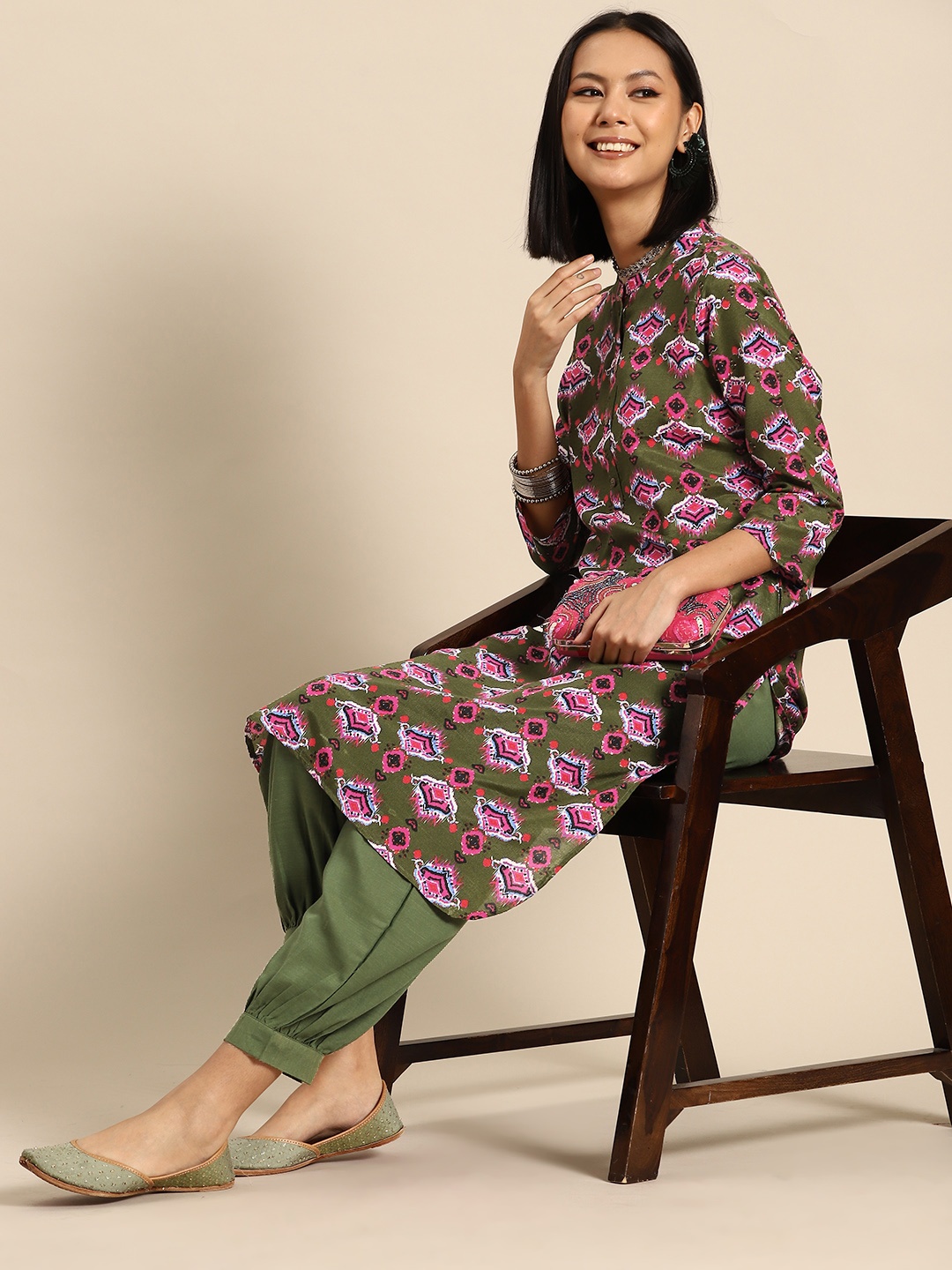 

Sangria Abstract Printed Regular Kurta With Salwar, Olive