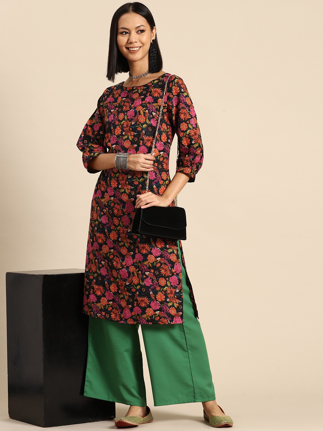 

Sangria Floral Printed Regular Kurta With Palazzos, Black