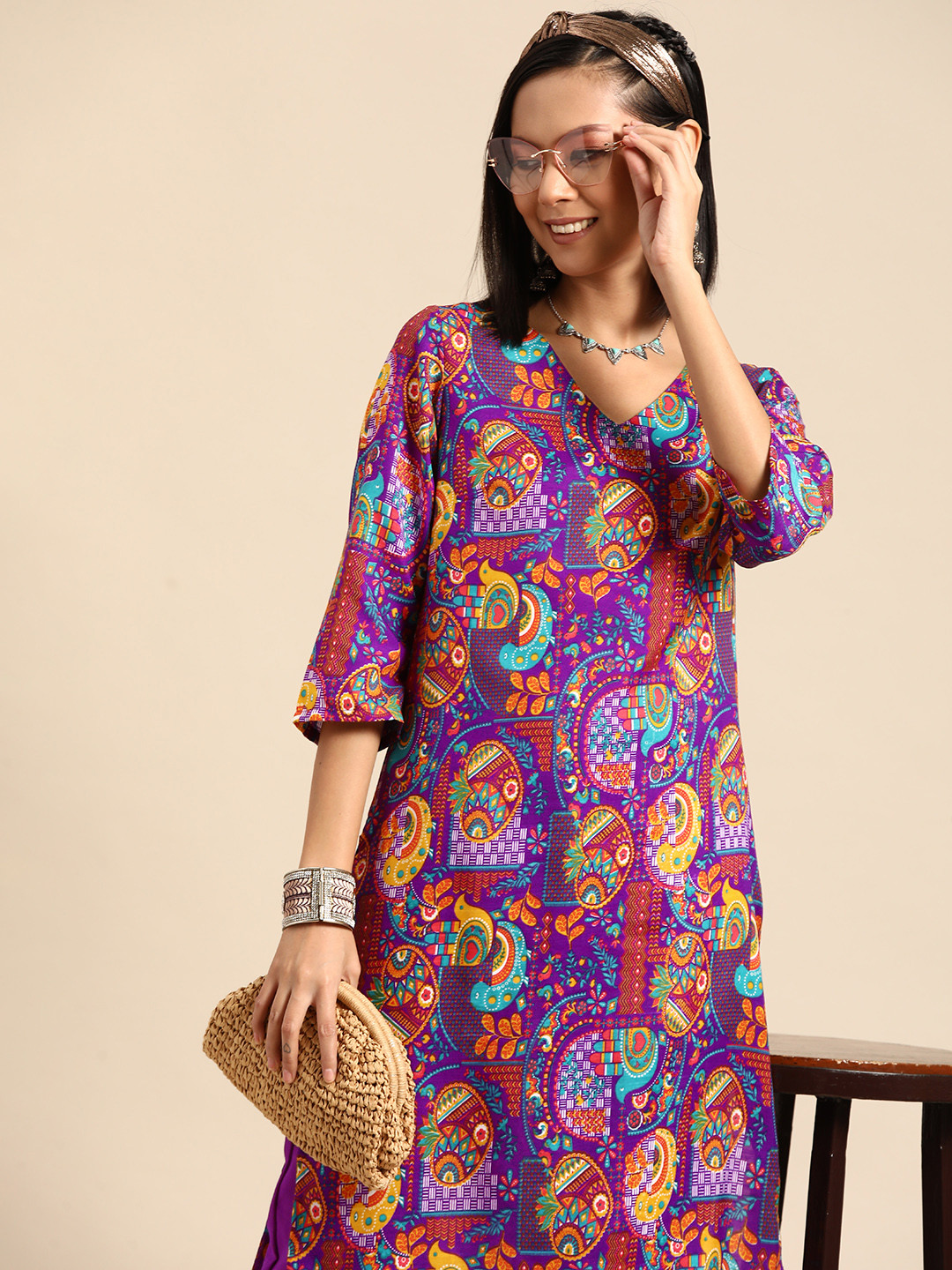 

Sangria Paisley Printed Kurta with Trousers, Purple