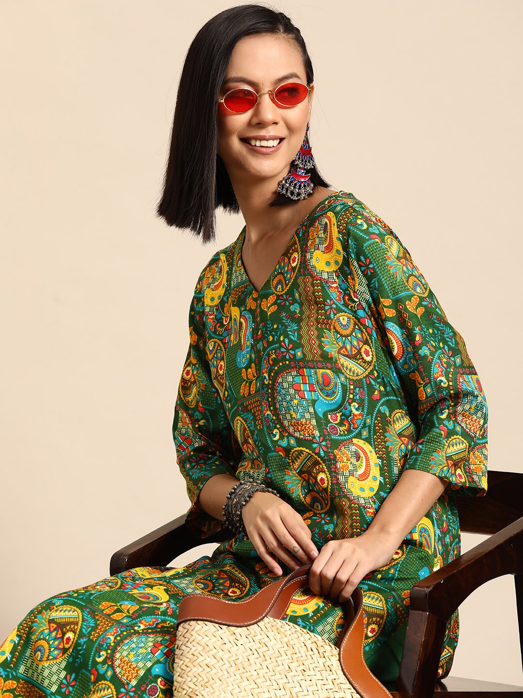 

Sangria Paisley Printed Kurta with Trousers, Green