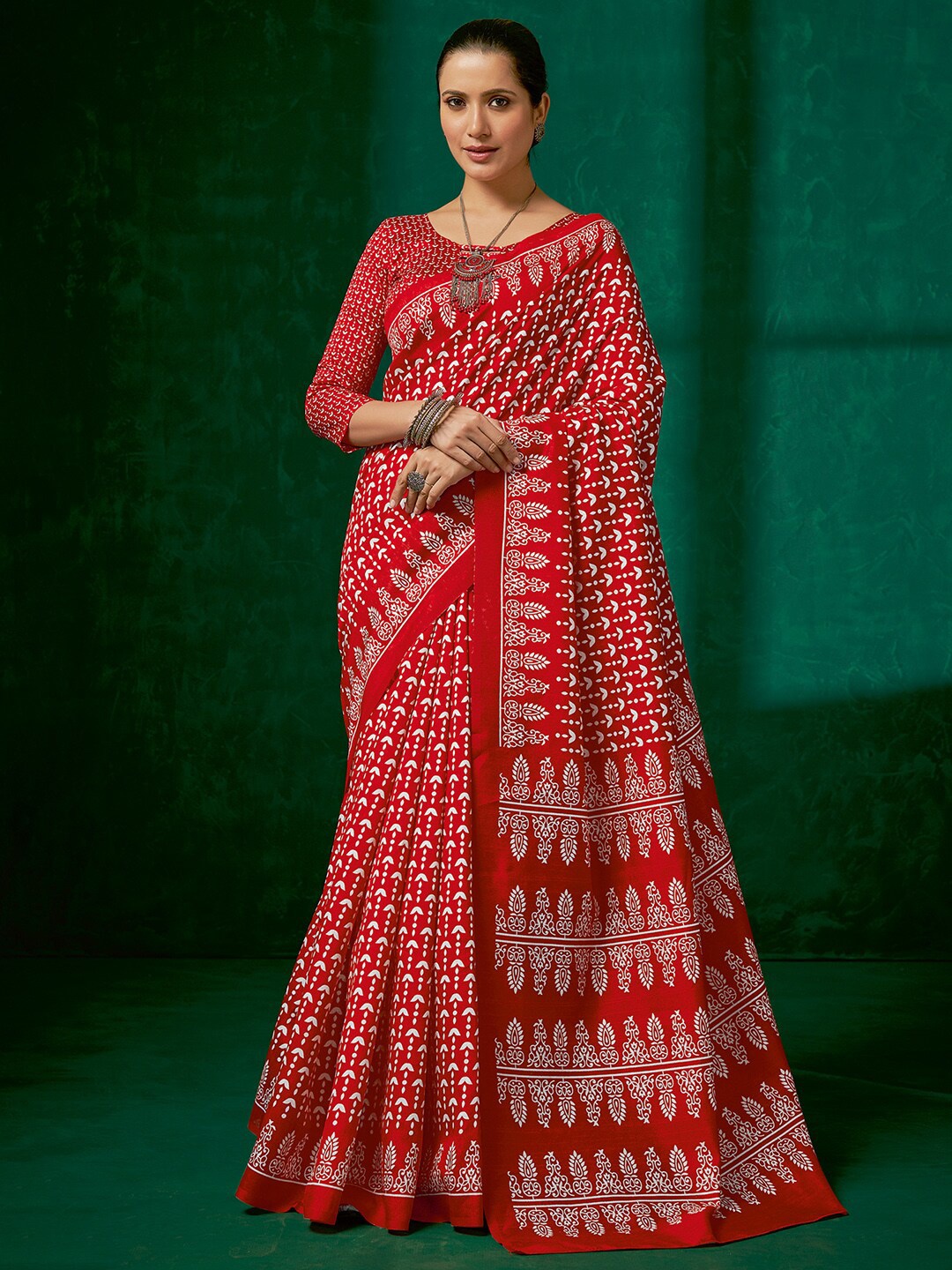 

Mitera Red & White Dabu Art Silk Bagh Saree