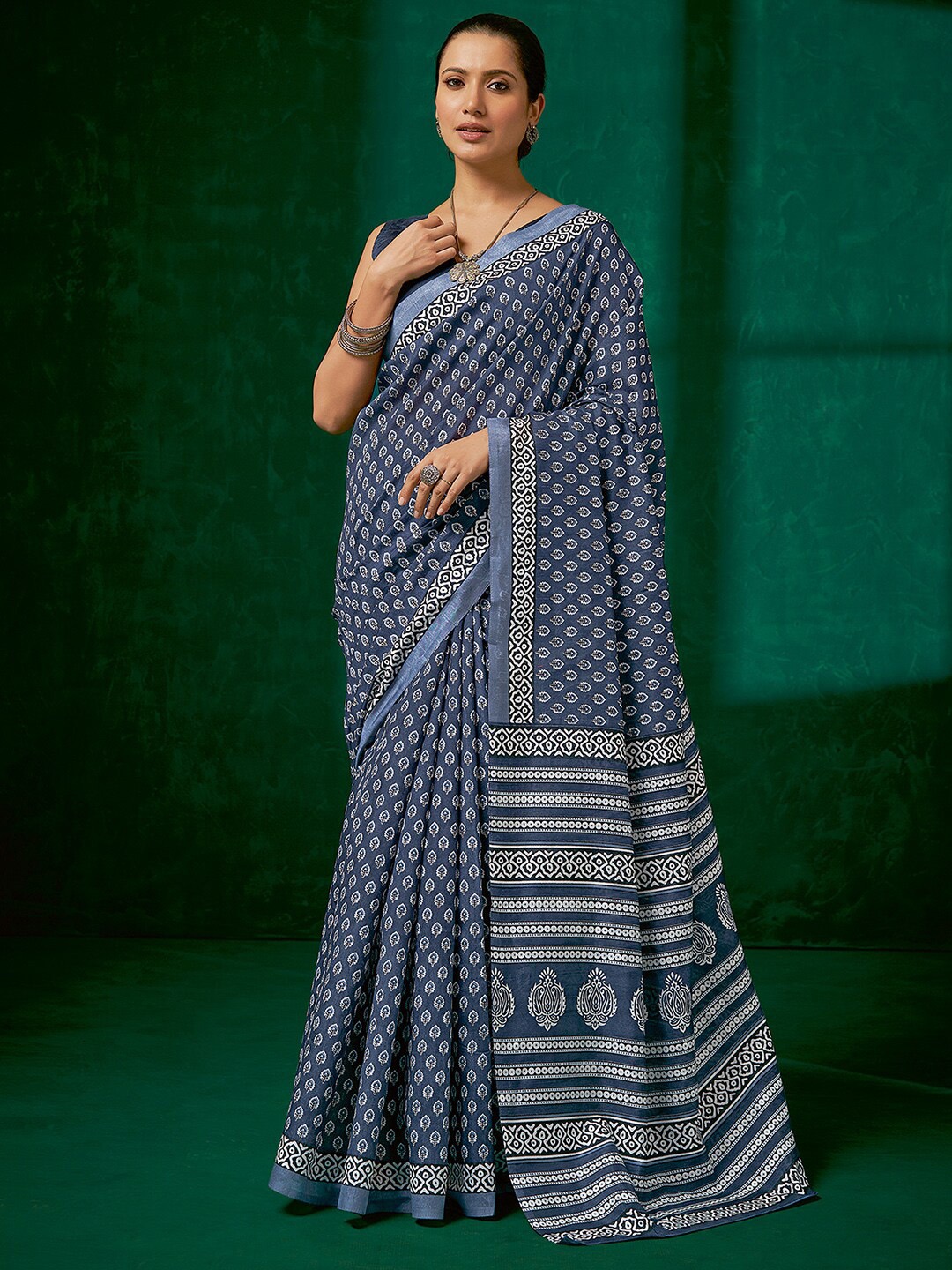 

Mitera Grey & White Ethnic Motifs Printed Bagh Saree