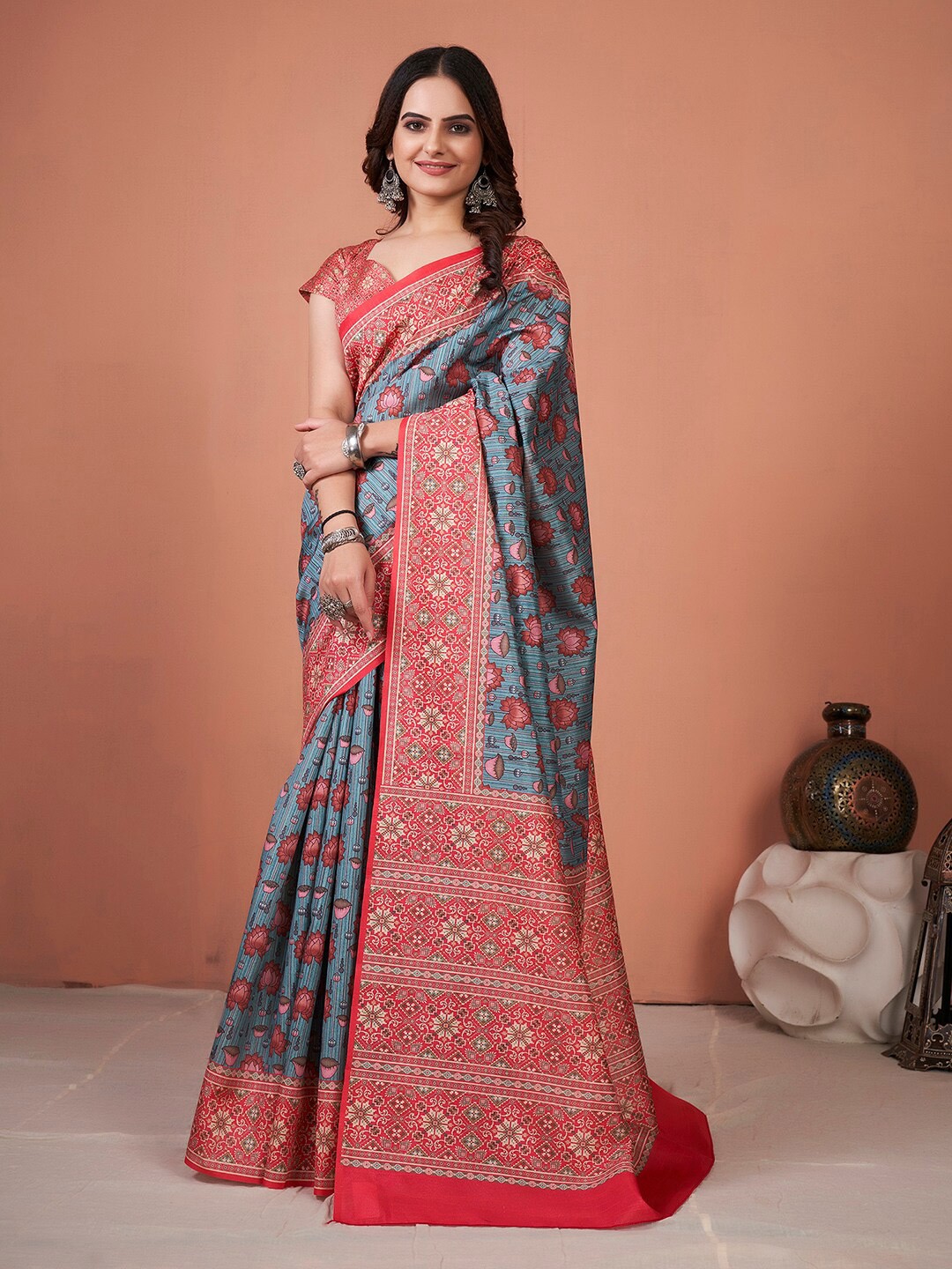 

Mitera Grey & Red Ethnic Motifs Printed Pochampally Saree