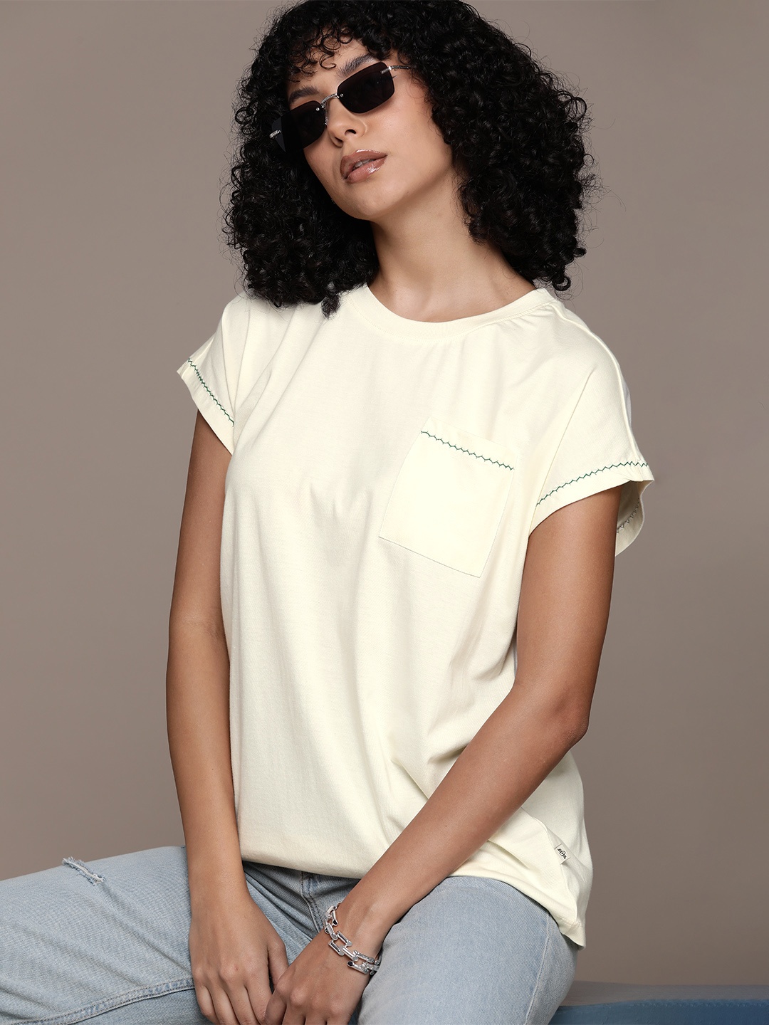 

The Roadster Lifestyle Co. Extended Sleeves T-shirt, Off white