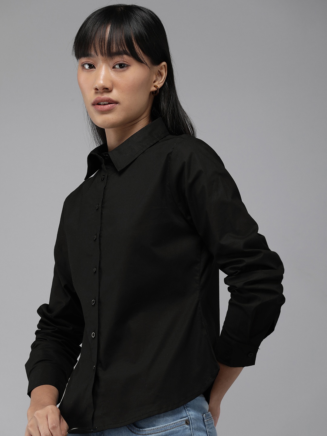 

The Roadster Lifestyle Co. Women Solid Slim Fit Spread Collar Casual Shirt, Black