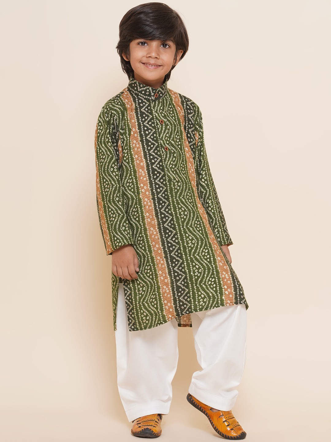 

Aj DEZInES Boys Bandhani Printed Regular Pure Cotton Kurta with Salwar, Green