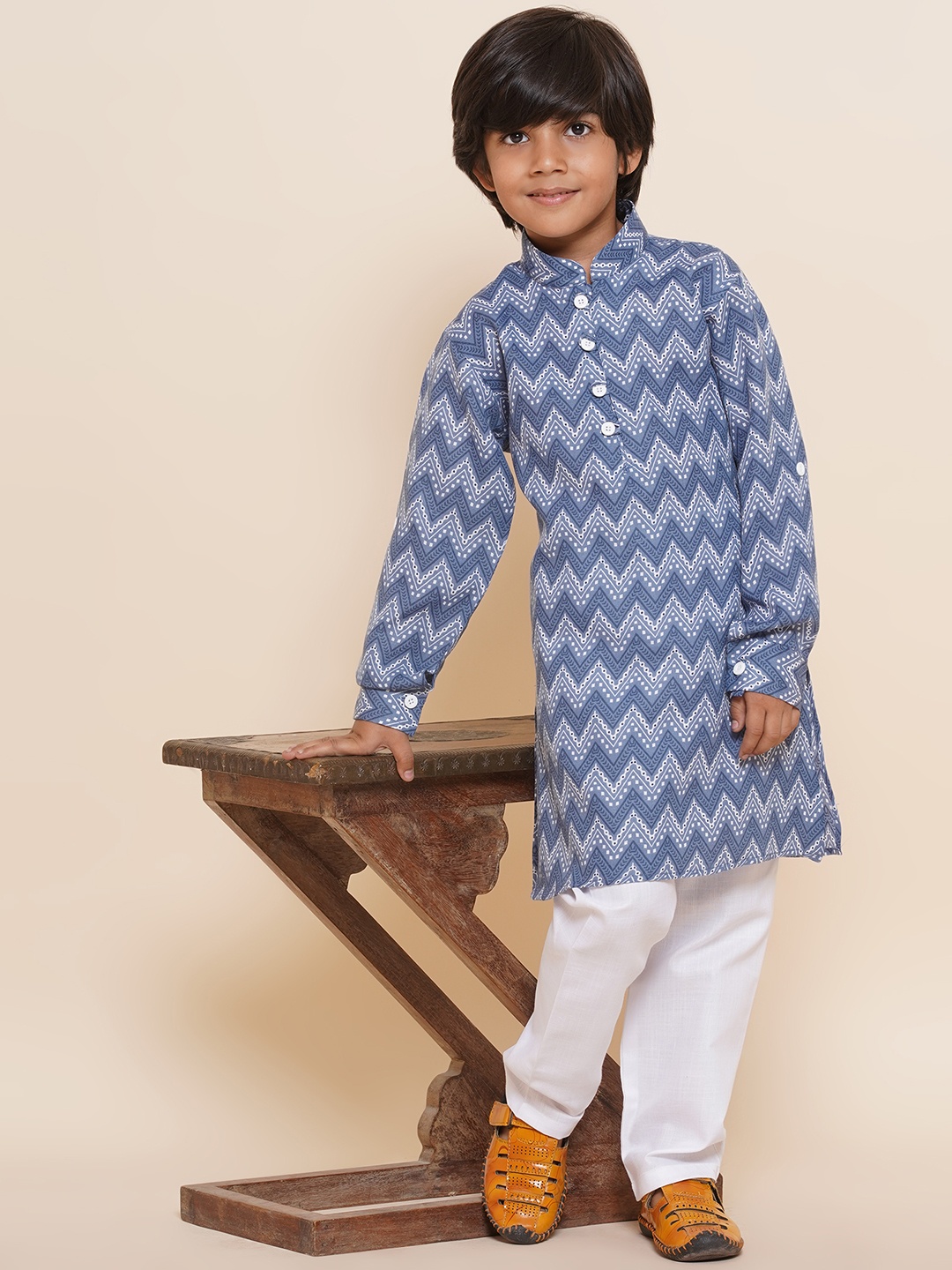 

Aj DEZInES Boys Printed Regular Pure Cotton Kurta with Pyjamas, Blue