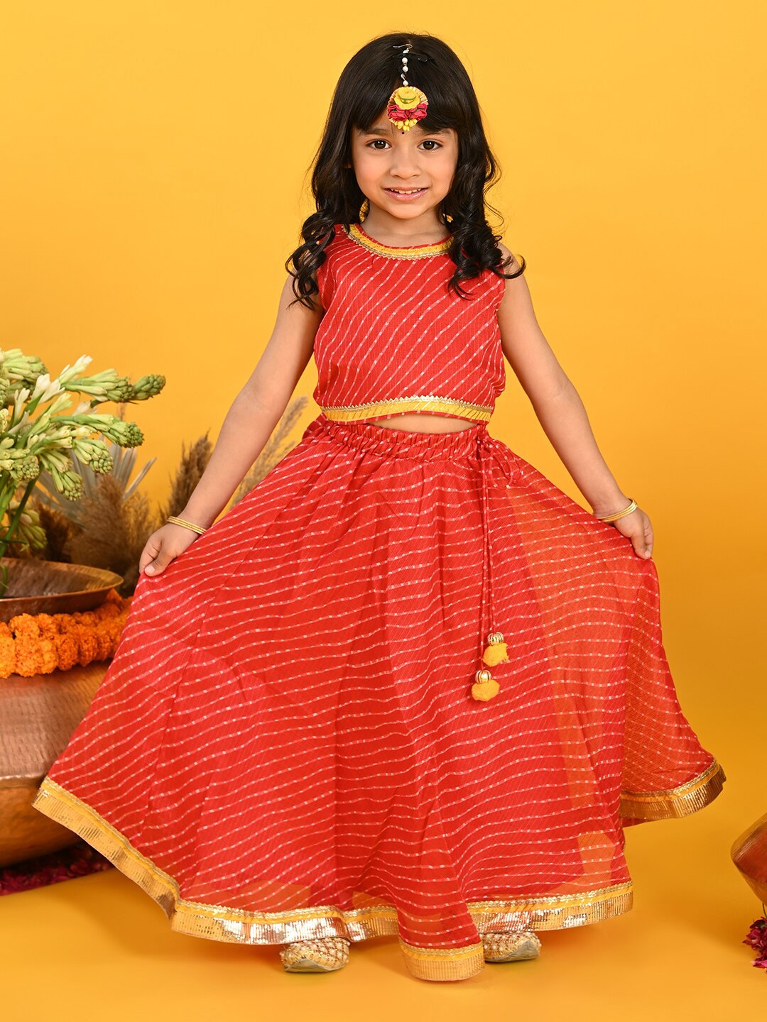 

SAKA DESIGNS Girls Red & Gold-Toned Printed Ready to Wear Lehenga & Blouse