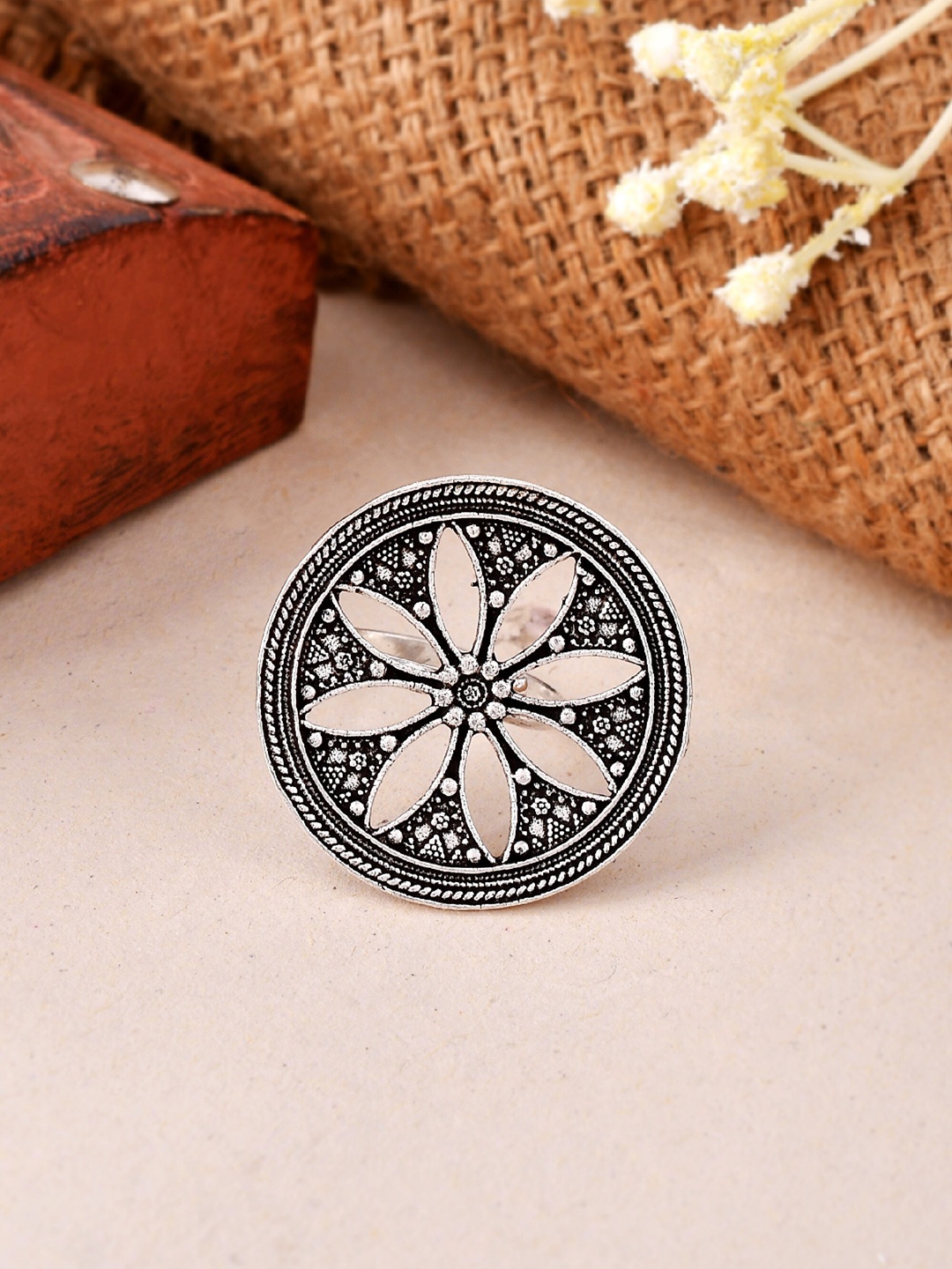 

Ishhaara Brass-Plated FingerRing, Silver